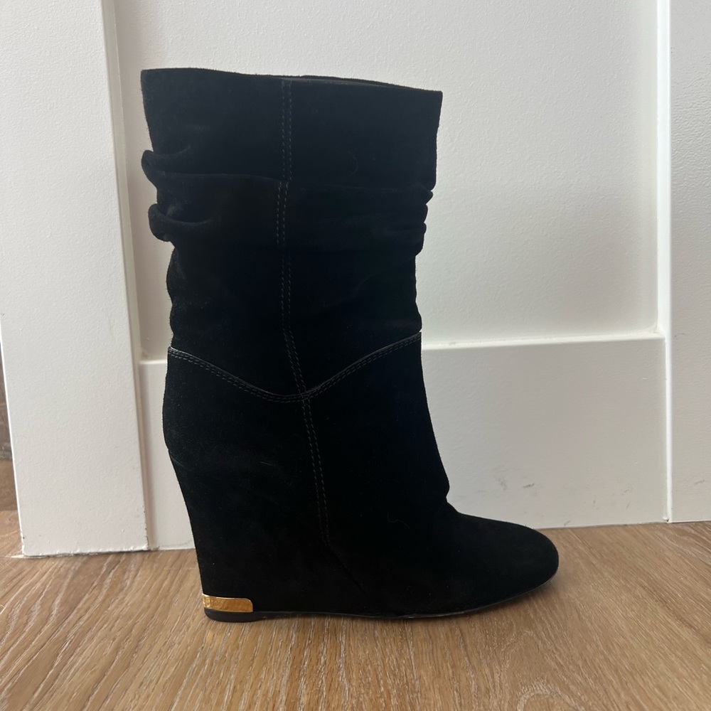 LOUIS VUITTON Ladies Black suede wedge boots. - Picture 9 of 13